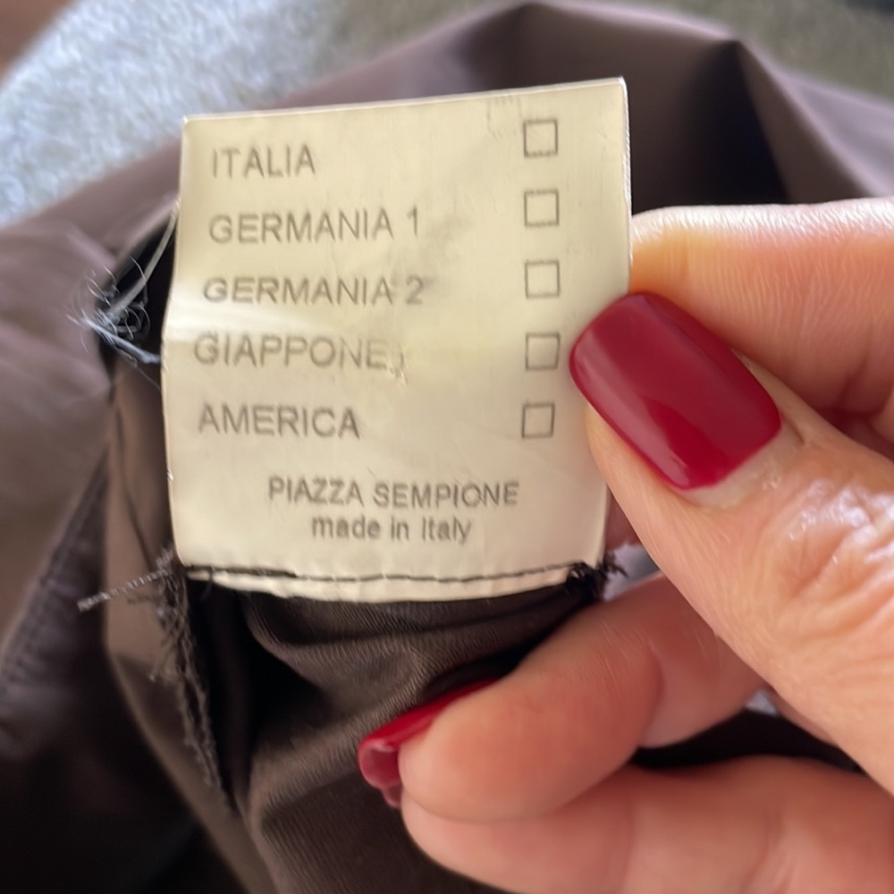 Piazza Sempione Brown Pin Stripes "Audrey" capri pants. - Picture 8 of 8
